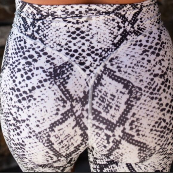 Balance Athletics Kingdom Collection Sports Bra & Snake Print Leggings M - Picture 2 of 4